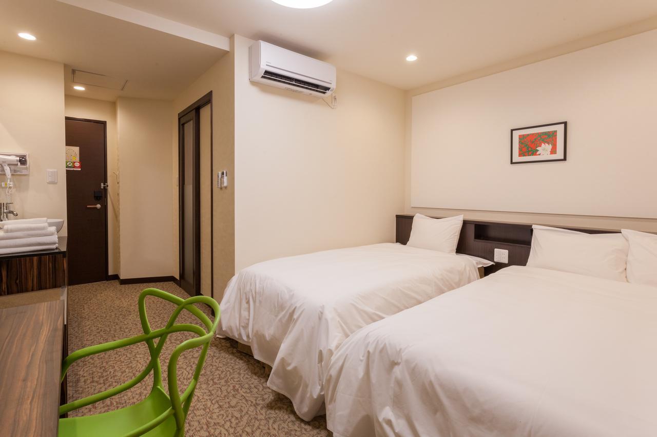 Okinawa Kariyushi Lch. Premium Hotel Naha Buitenkant foto