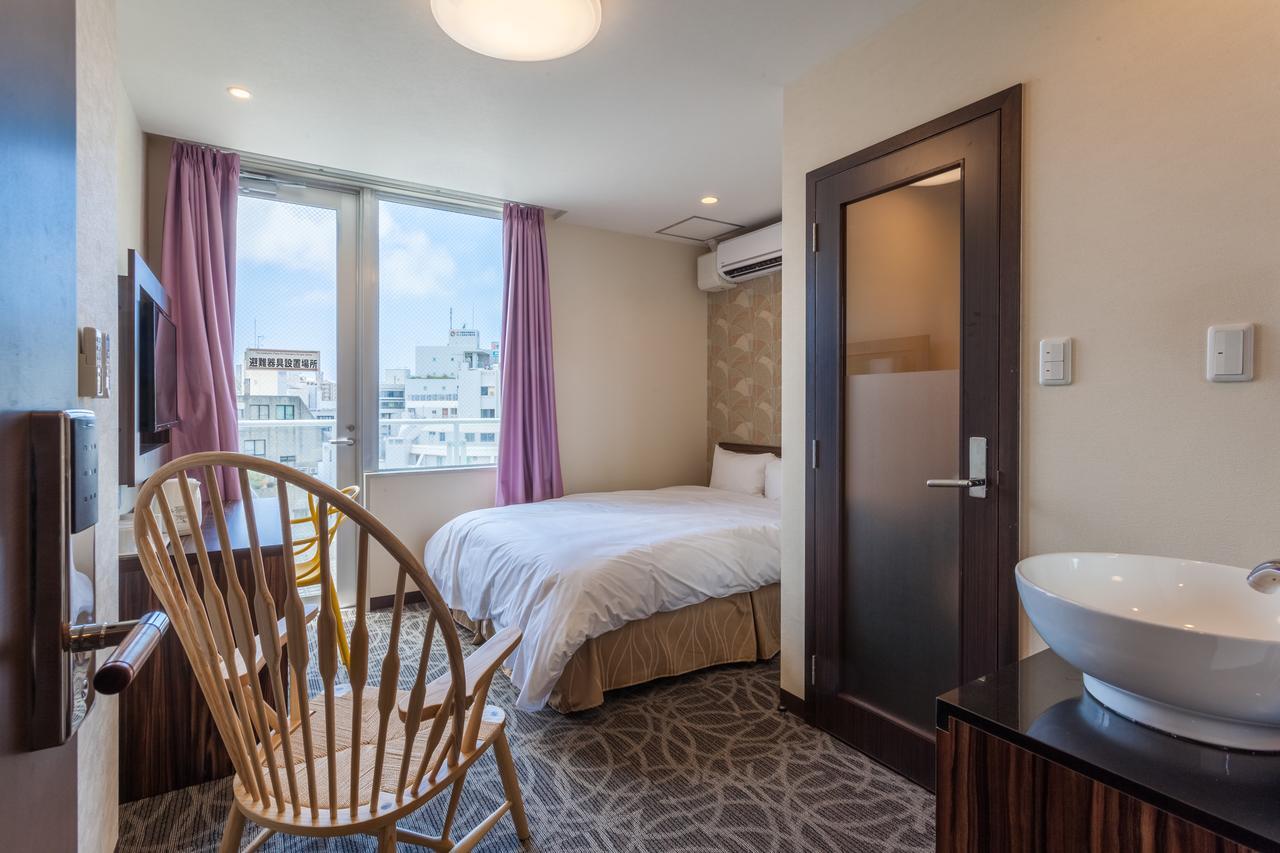 Okinawa Kariyushi Lch. Premium Hotel Naha Buitenkant foto