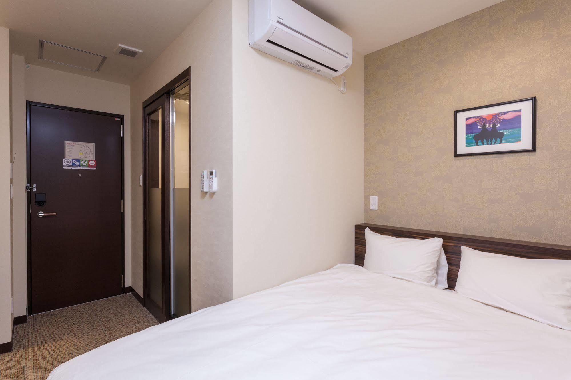 Okinawa Kariyushi Lch. Premium Hotel Naha Buitenkant foto