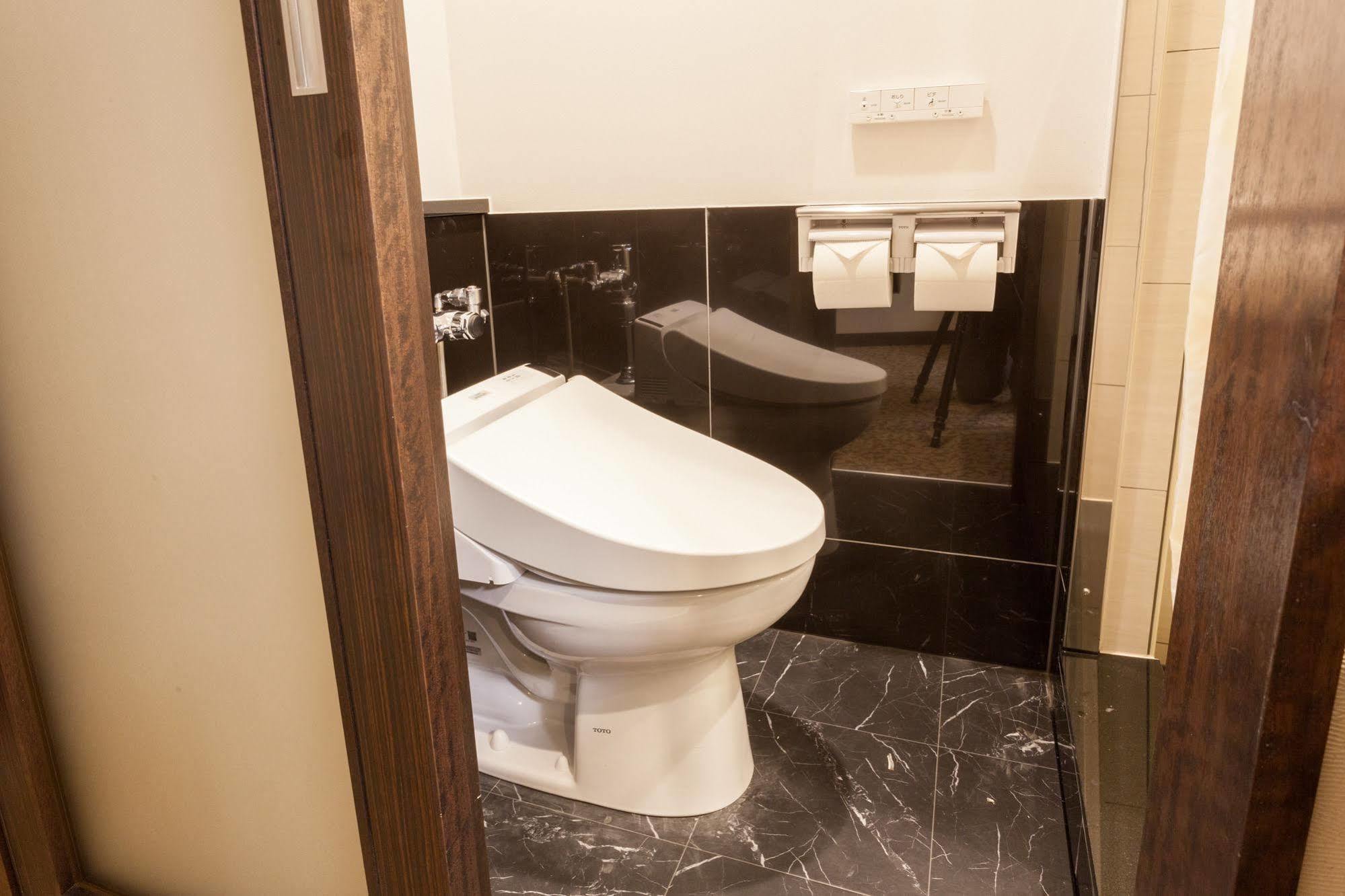 Okinawa Kariyushi Lch. Premium Hotel Naha Buitenkant foto