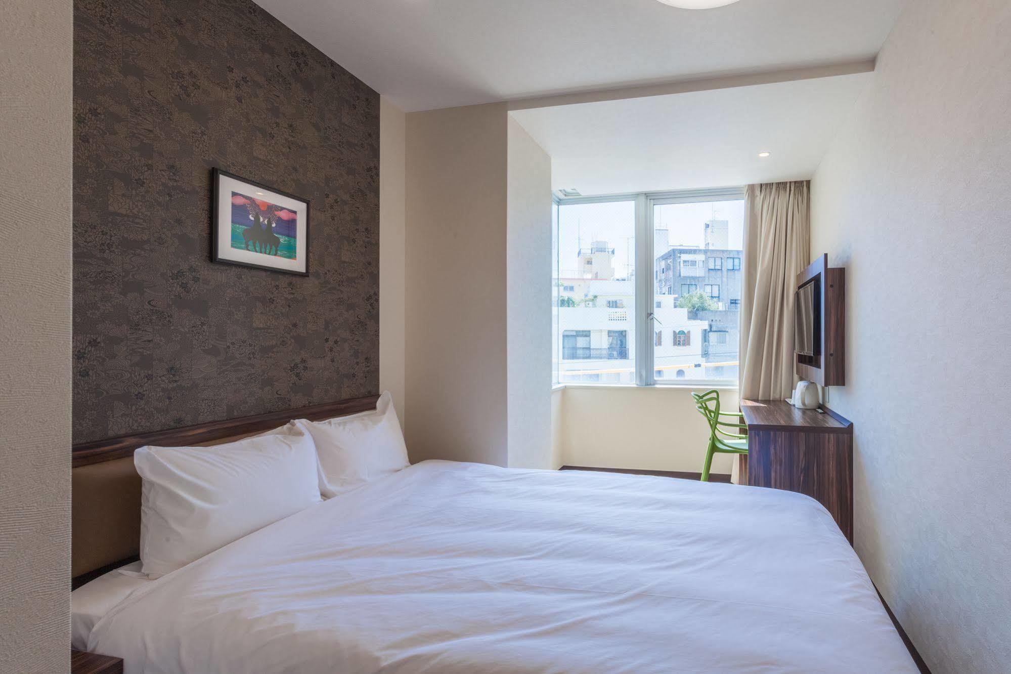 Okinawa Kariyushi Lch. Premium Hotel Naha Buitenkant foto